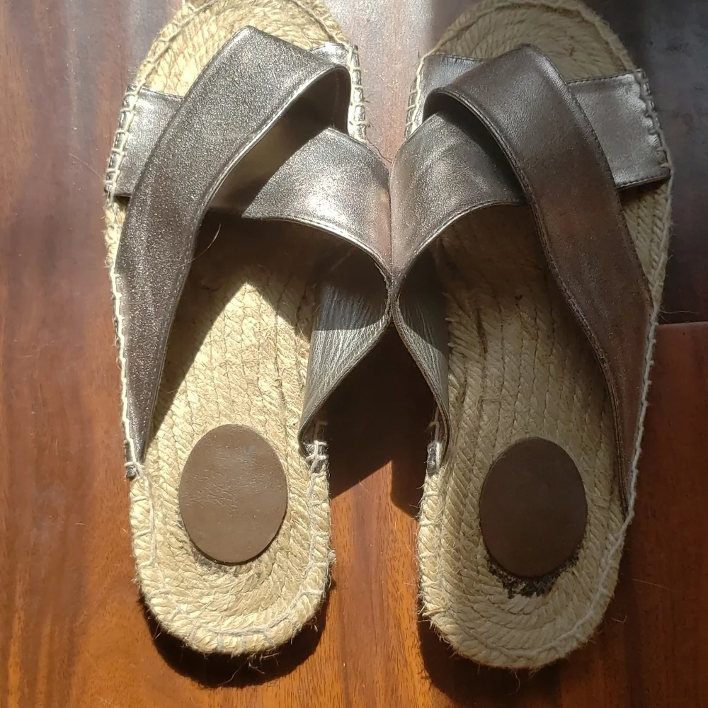 MUK LUKS pewter metallic espadrille.